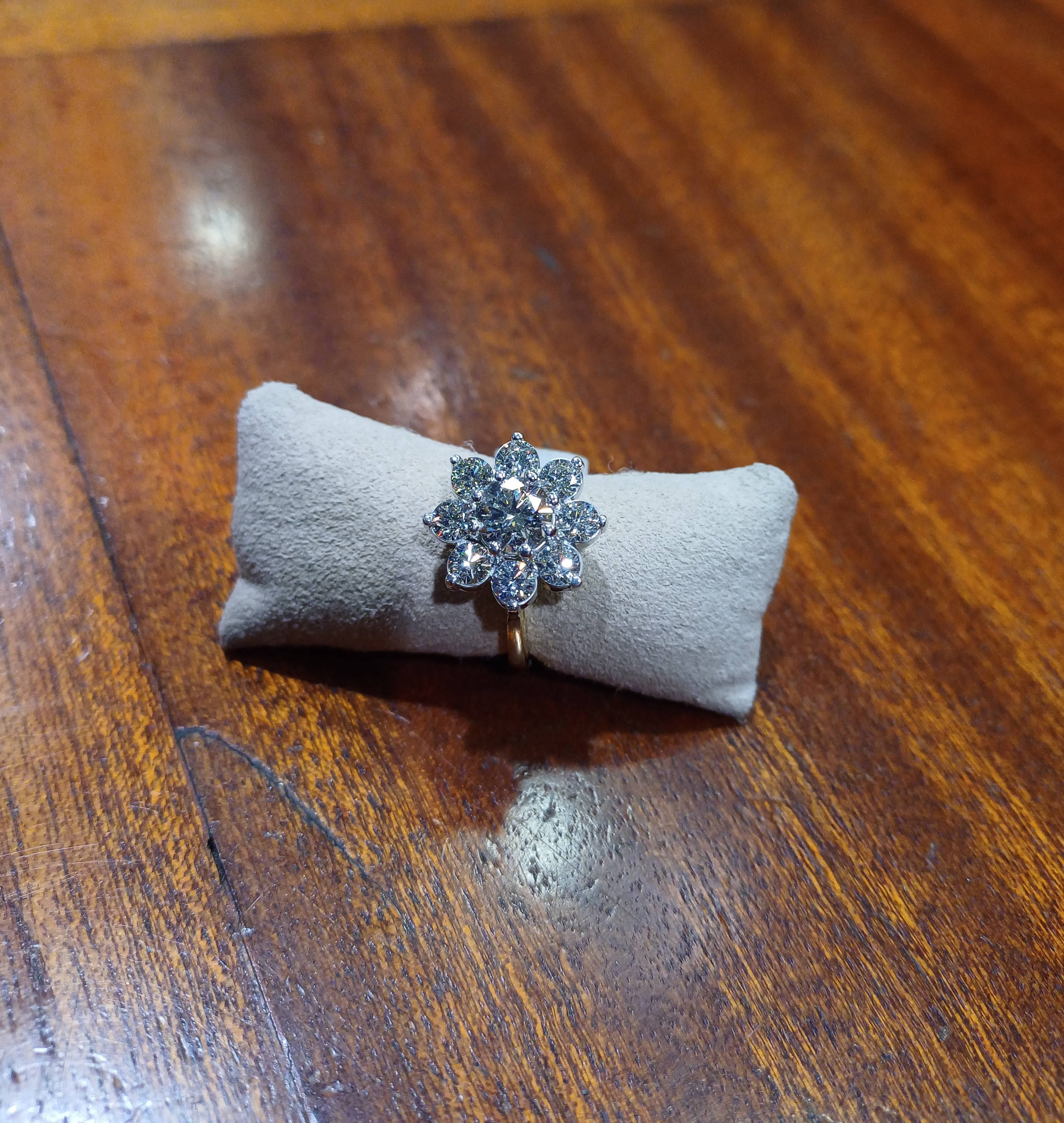 18ct Yellow Gold 2.43ct The S.T. Hopper Daisy Cluster Diamond Ring