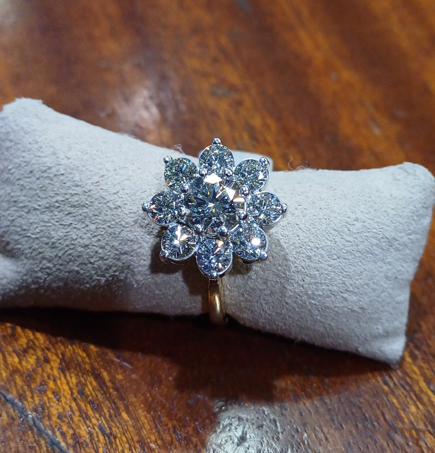 18ct Yellow Gold 2.43ct The S.T. Hopper Daisy Cluster Diamond Ring