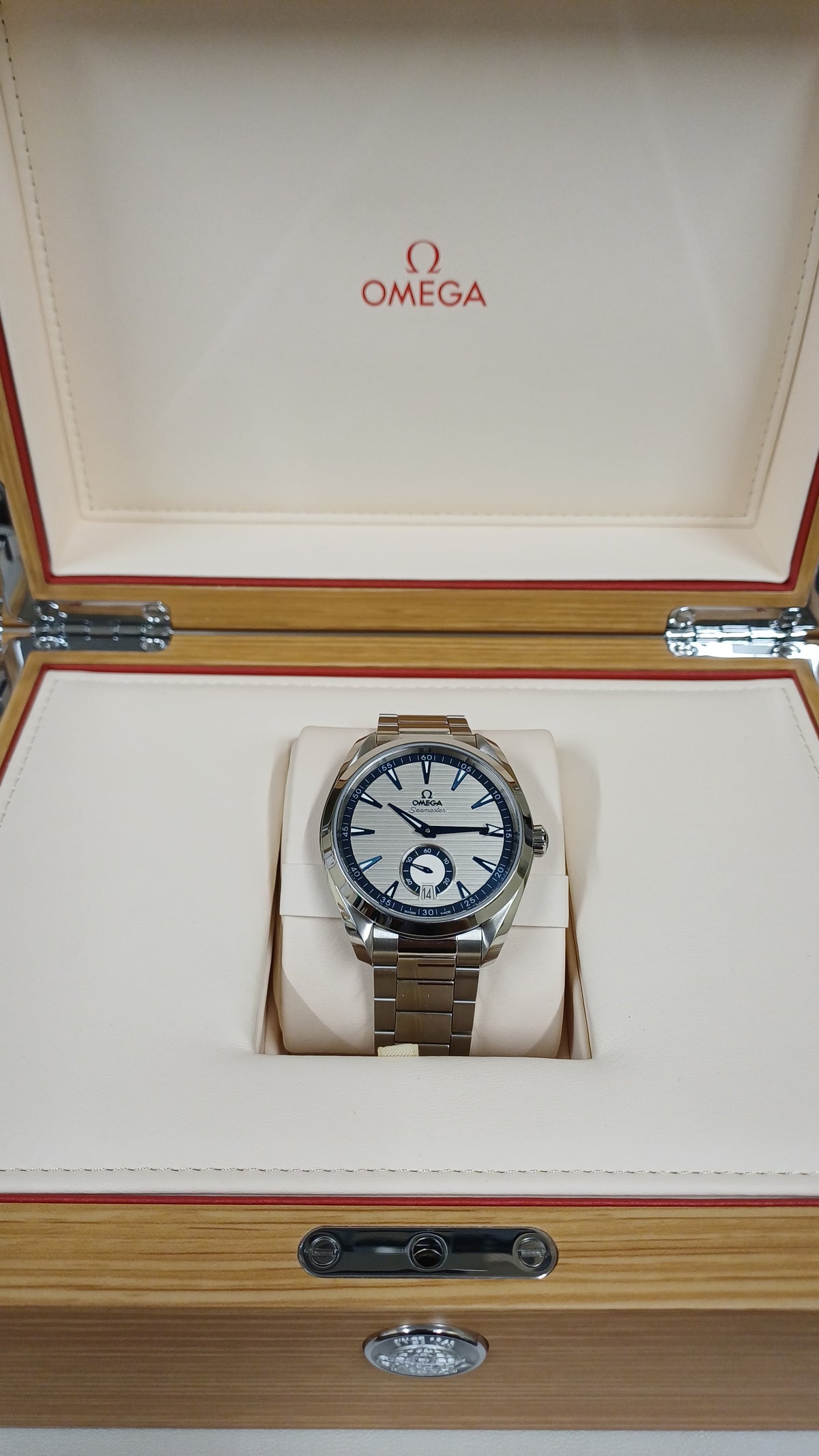 Pre-Owned Mens Steel Omega Seamaster Co Axial Master Chronometer Watch on Bracelet